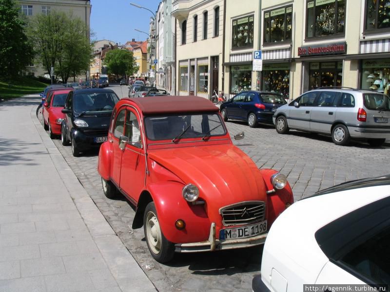 Гадкий утенок — Ситроен 2CV Земля Бавария, Германия