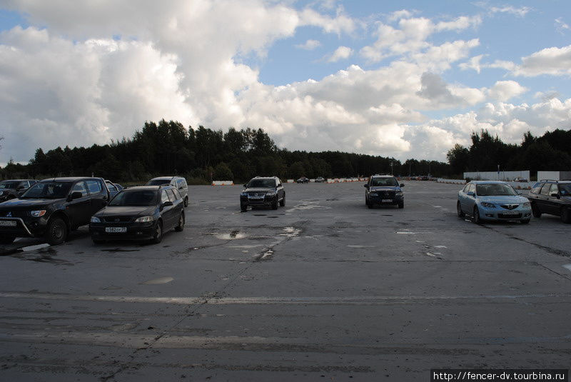 Парковка перед терминалом Калининград, Россия