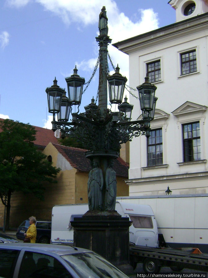 Чугунный канделябр середины XIX века с газовыми лампами Прага, Чехия