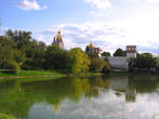Большой Новодевичий пруд. Вид на стены и башни монастыря.