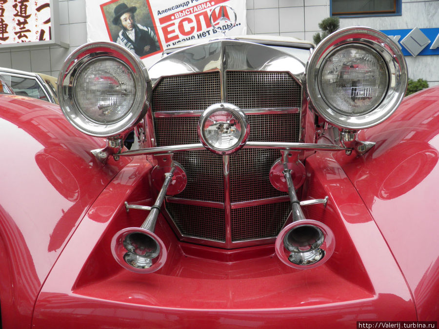 Выставка двух автомобилей Харьков, Украина