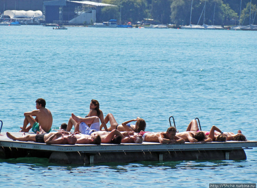 Отдых возможет не только на берегу, но и на двух пантонах Цюрих, Швейцария