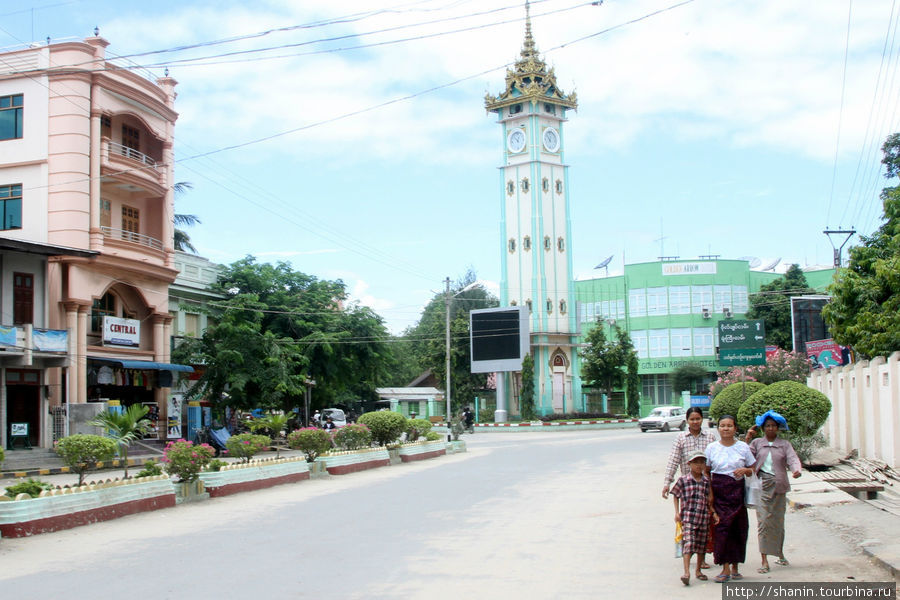 Башня с часами — наследие английских колонизаторов Монива, Мьянма