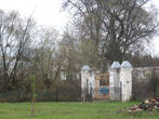 Ограда храма.
