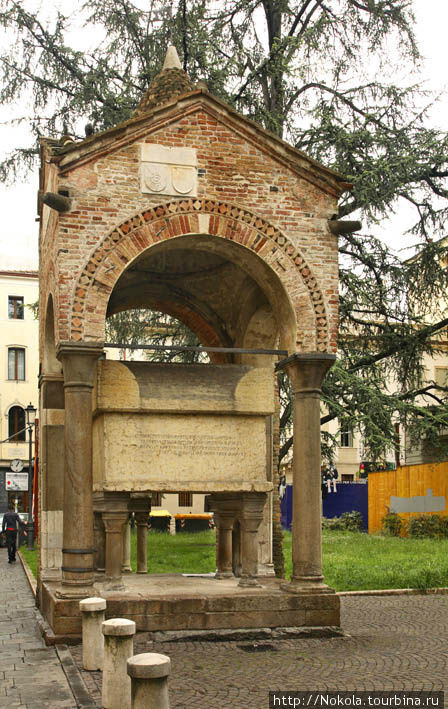 Могила Антинора Падуя, Италия