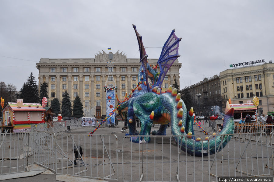 Главная ёлка на главной площади в Харькове Харьков, Украина