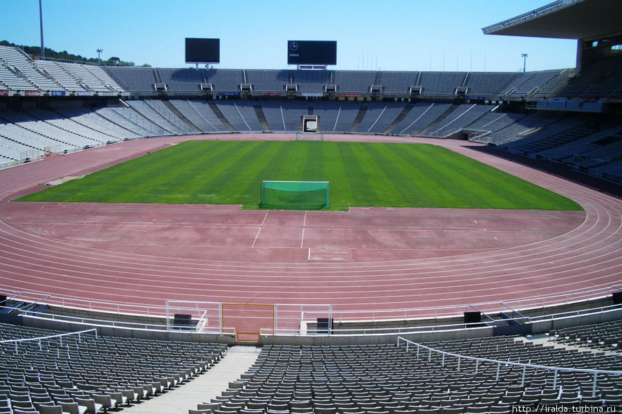 самый маленький олимпийский стадион (на 56 тыс.человек), где Монсеррат и Меркури открывали гимном «Барселона» Олимпиаду в 1992 году. Барселона, Испания