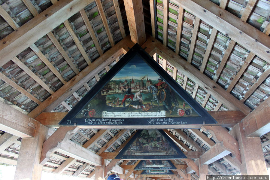треугольные картины на мосту. Люцерн, Швейцария