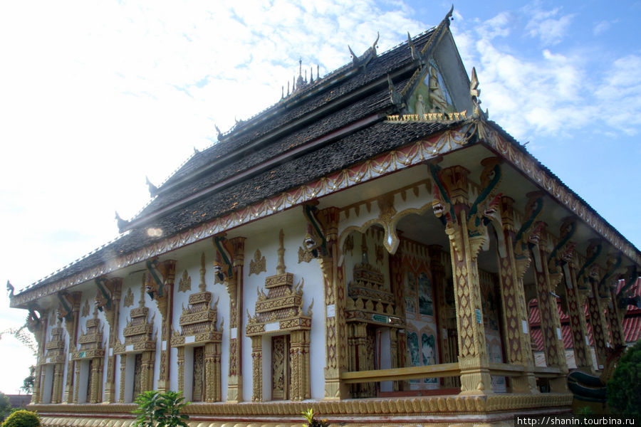 Храм в буддистском монастыре в Пхонсаване Пхонсаван, Лаос