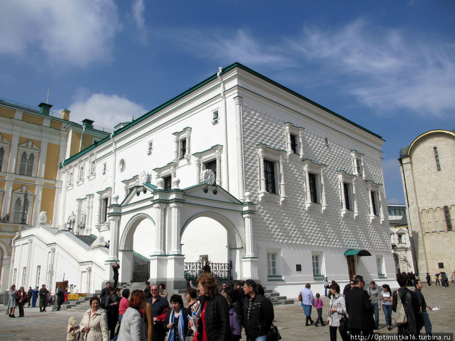 Грановитая палата — одно из древнейших гражданских зданий Москвы. Построена в 1487 — 1491 году.
В настоящее время Грановитая палата является одним из представительских залов при Резиденции Президента Российской Федерации Москва, Россия