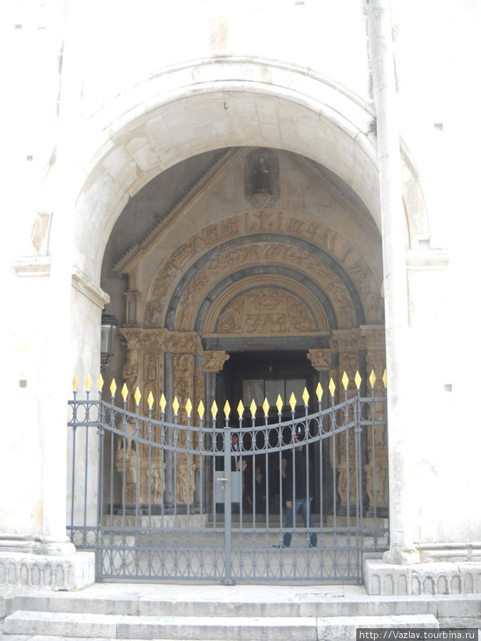 Ворота на замке Трогир, Хорватия