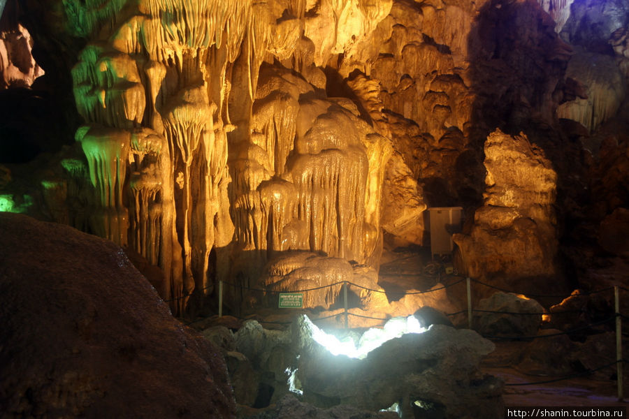 Пещера Небесного дворца Халонг бухта, Вьетнам