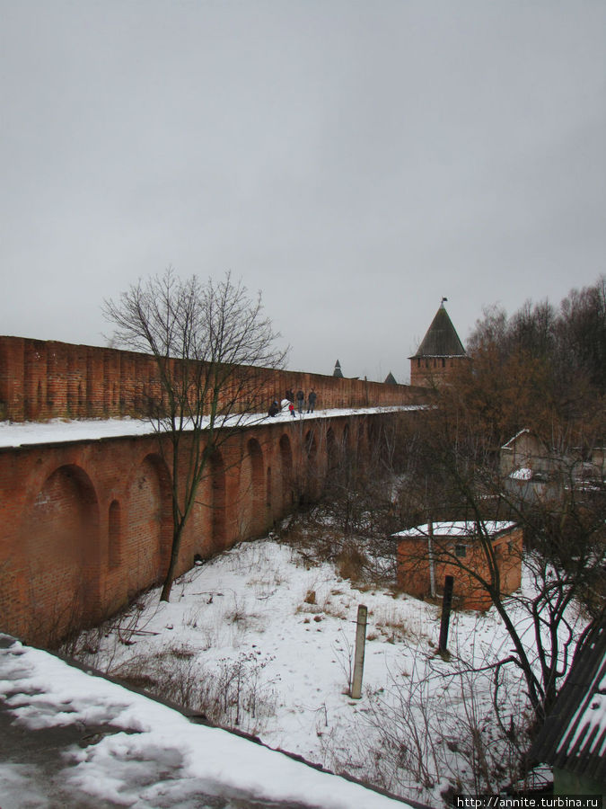 Прясло стены и территория монастыря. Смоленск, Россия