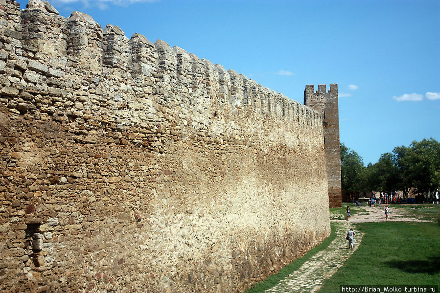 Стена, разделяющая гарнизонный и гражданский дворы Белгород-Днестровский, Украина