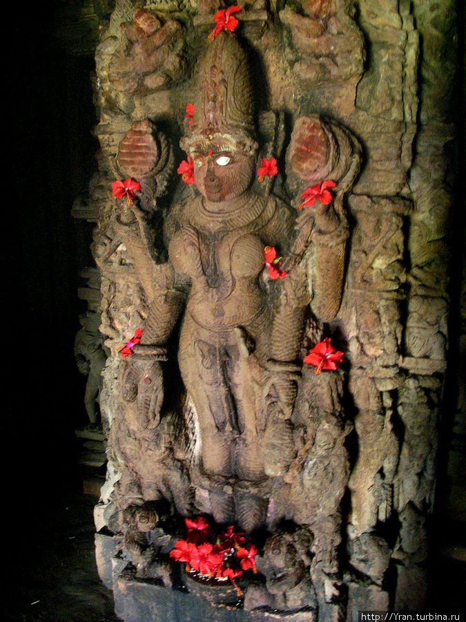 Храм Деви Джагадамба (Jagdambi Temple)
Черная богиня Кали. Каджурахо, Индия