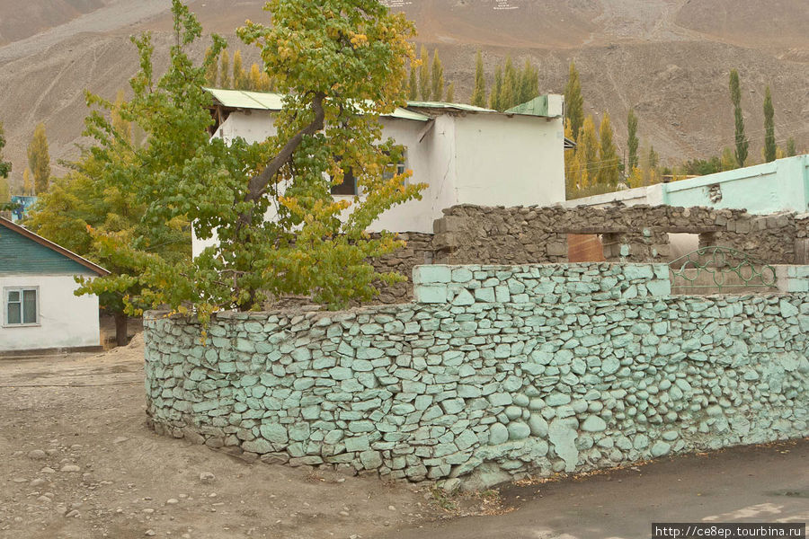 Видимо была лишняя краска Хорог, Таджикистан