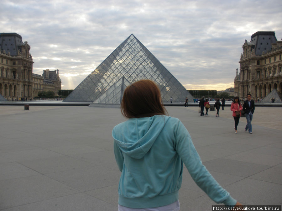 Шагаем в Лувру Париж, Франция