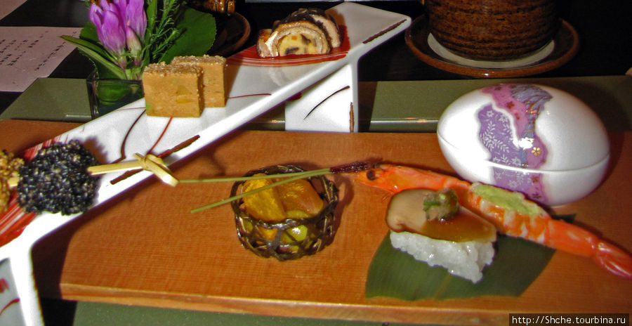 Стартер напоминал блюда суши-бара. Корзинка была съедобная, а в яйце спряталась... Япония