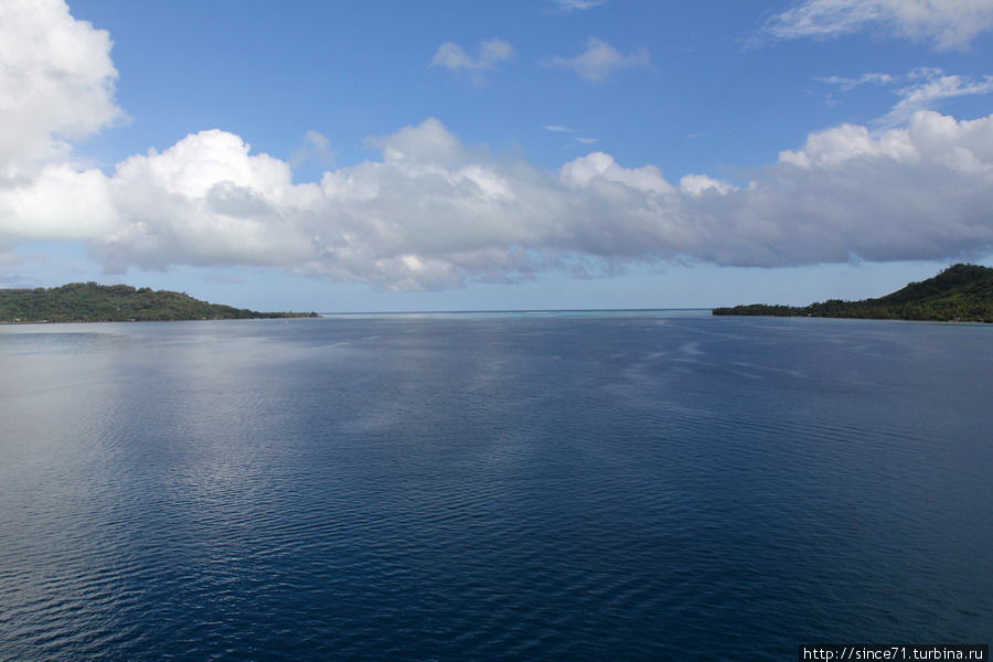Вход в порт Остров Бора-Бора, Французская Полинезия