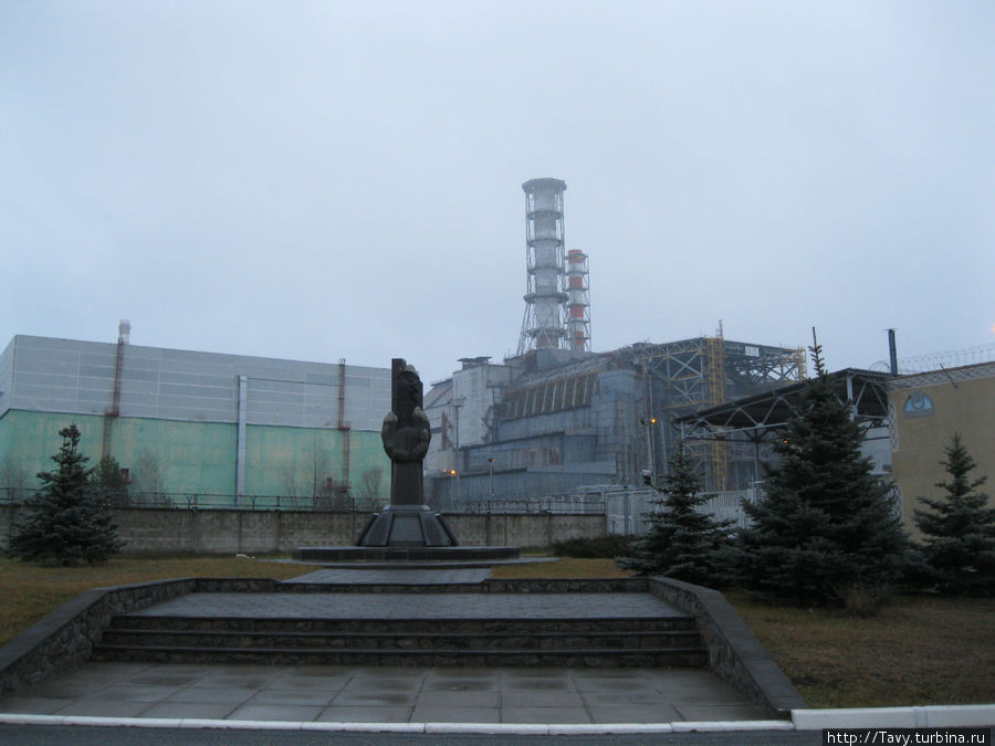А вот и сам реактор Чернобыль, Украина