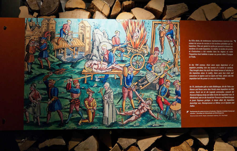 В Шильоне в сентябре 1348 года были замучены или сгорели на кострах евреи города Вильнёв. Под пытками они сознались в предъявленном им обвинении — отравлении питьевой воды в окрестных колодцах, в результате чего от эпидемии чумы умерли тысячи христиан. Монтрё, Швейцария