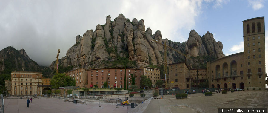 Монашеский город в скалах продолжает строиться Монастырь Монтсеррат, Испания