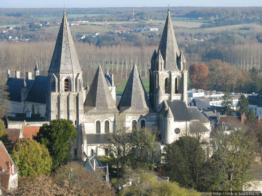 Виды города Лош — церковь Сент-Ур Центр-Долина Луары, Франция