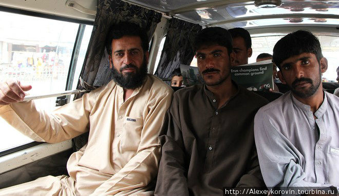 3-4 день в Пакистане. В Хуздар верхом на автобусе