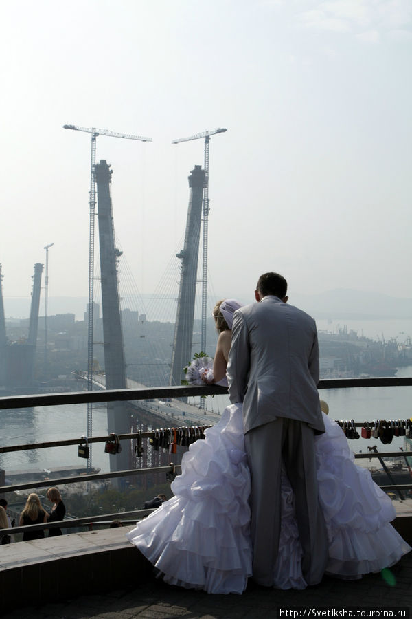 Панорамный вид на порт Владивосток, Россия