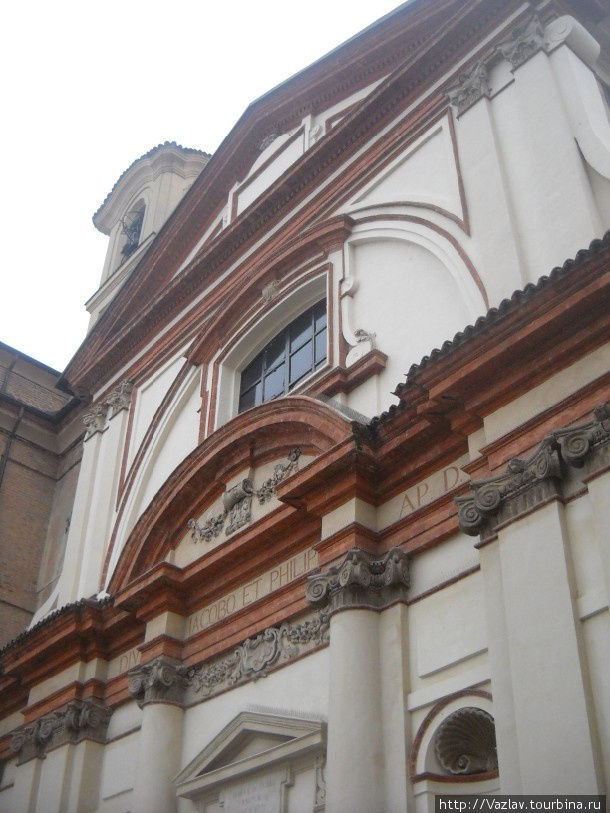 Фасад церкви Павия, Италия