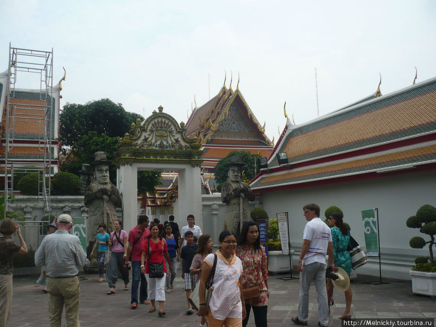 Храм Будды, ожидающего достижения нирваны Бангкок, Таиланд