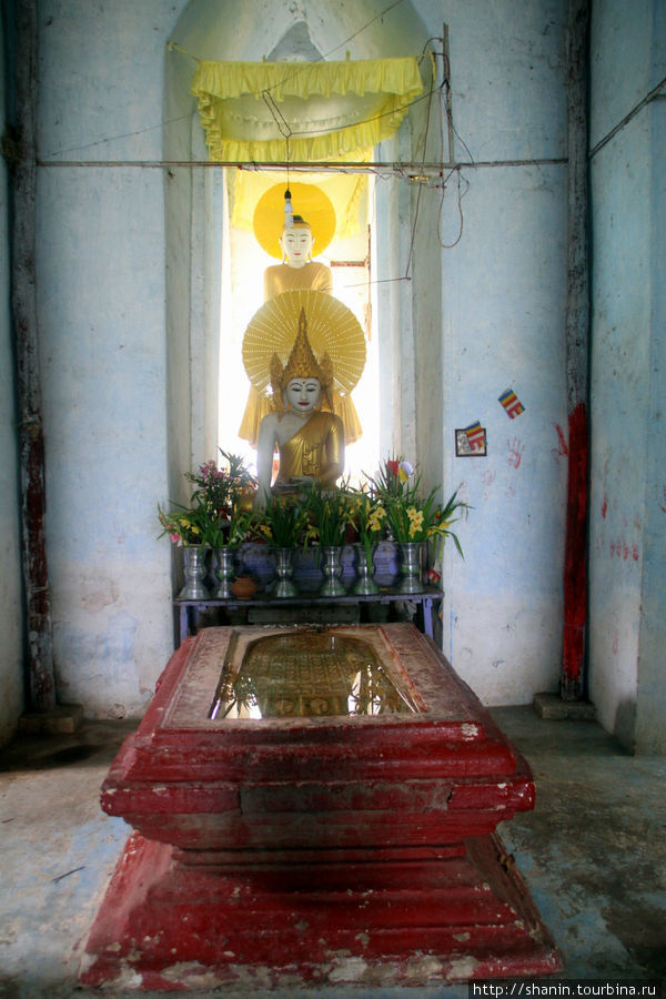 Отпечаток ступни Будды Мингун, Мьянма