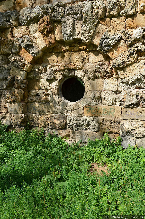 Башня-руина в Стрельне