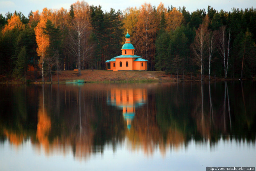 Скит на берегу Рощинского озера Старая Слобода, Россия