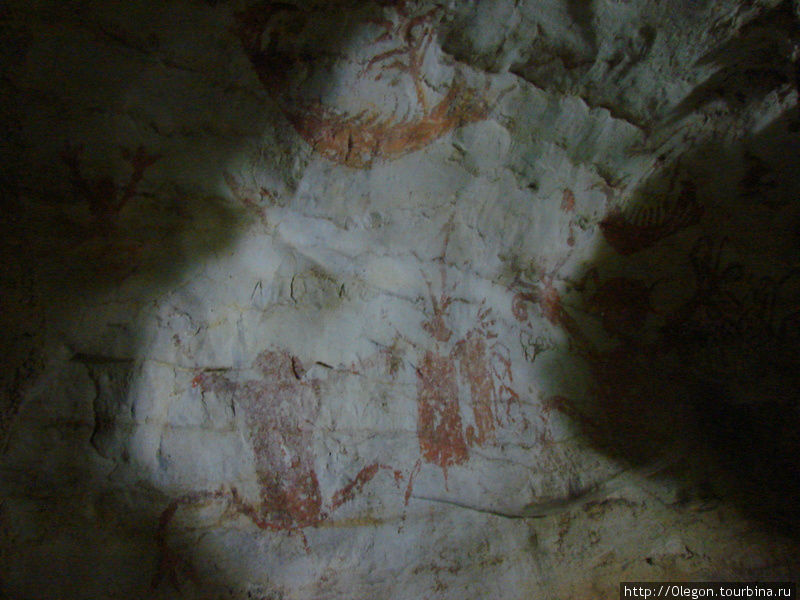 Рисунки первобытных людей можно увидеть на стенах одной из пещер Ниах Мири, Малайзия