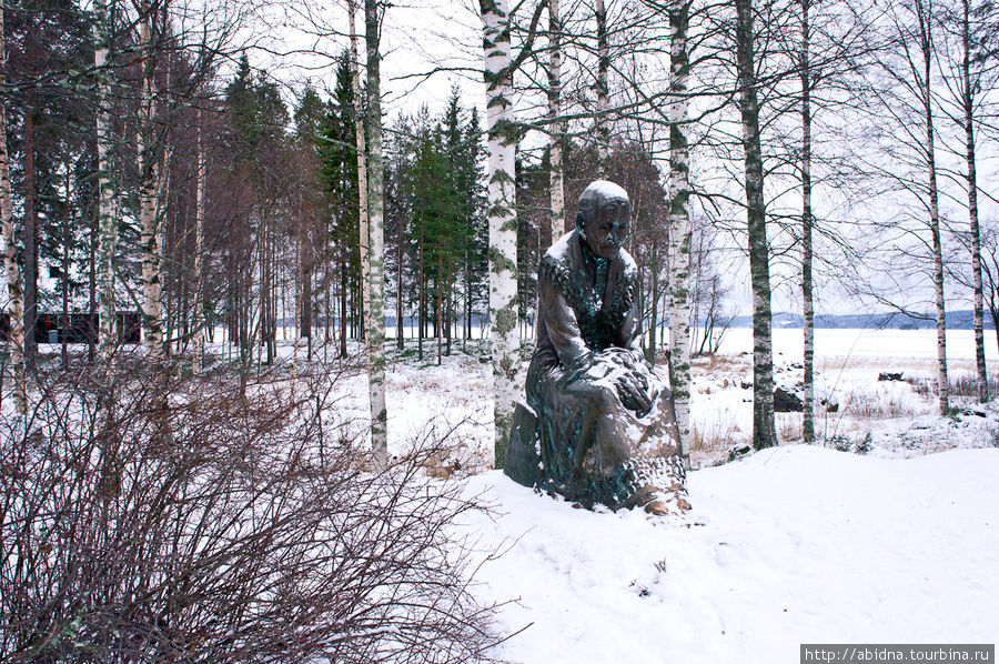 Памятник сказительнице Огойе Маарянен Нурмес, Финляндия
