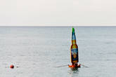 Море грязное — бутылки плавают :-)