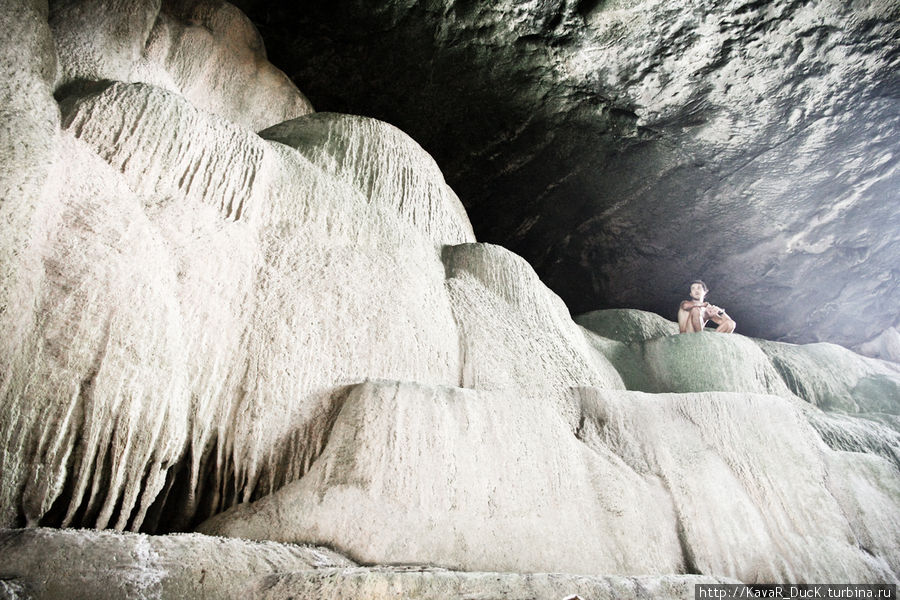 в пещере Острова Пхи-Пхи, Таиланд