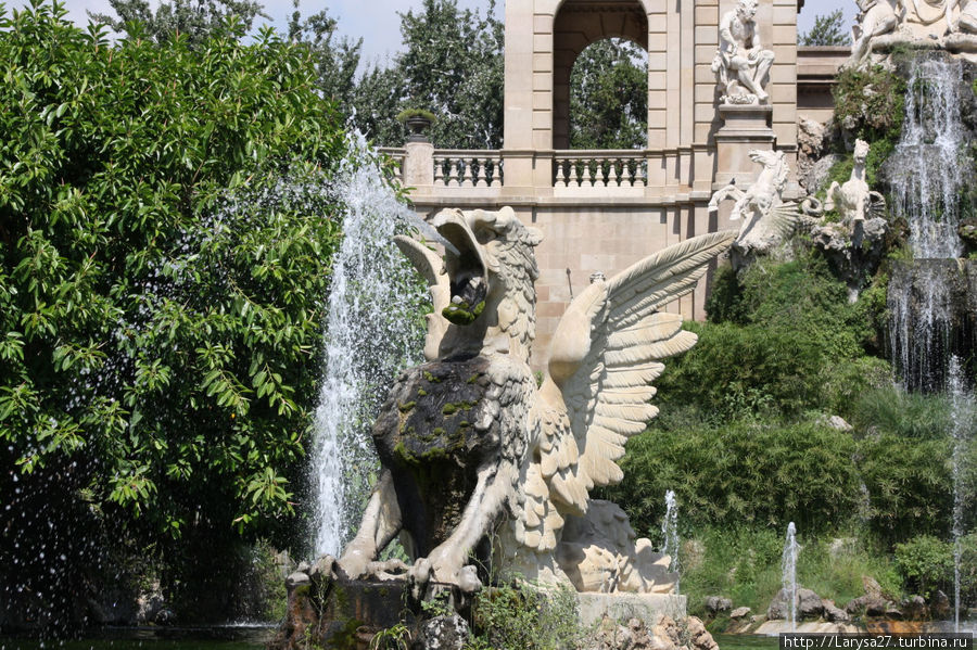 Фонтан в парке Сьютаделья Барселона, Испания