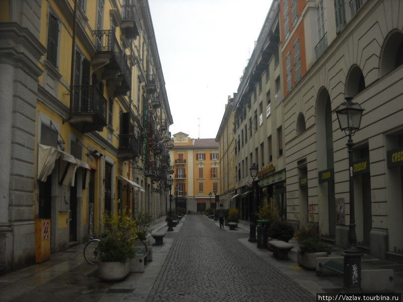 Улочка Алессандрия, Италия