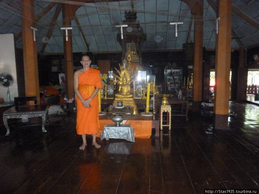 Алтарь богини Гуань Инь в храме Ват Ти Ла Мони. Паттайя, Таиланд