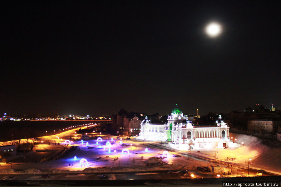 ночная прогулка по Кремлю,дворец Земледельцев Казань, Россия