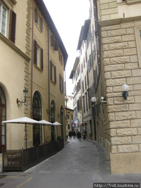Узкие и завлекательные флорентийские улочки Флоренция, Италия