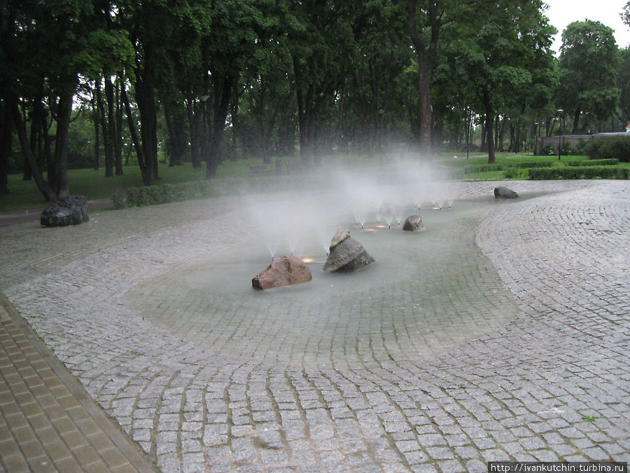 Территория ухожена, разбиты живописные фонтаны Таллин, Эстония
