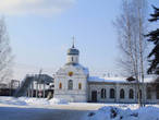 Церковь Николая Чудотворца (Свято-Никольская) при железнодорожном вокзале провожает нас домой