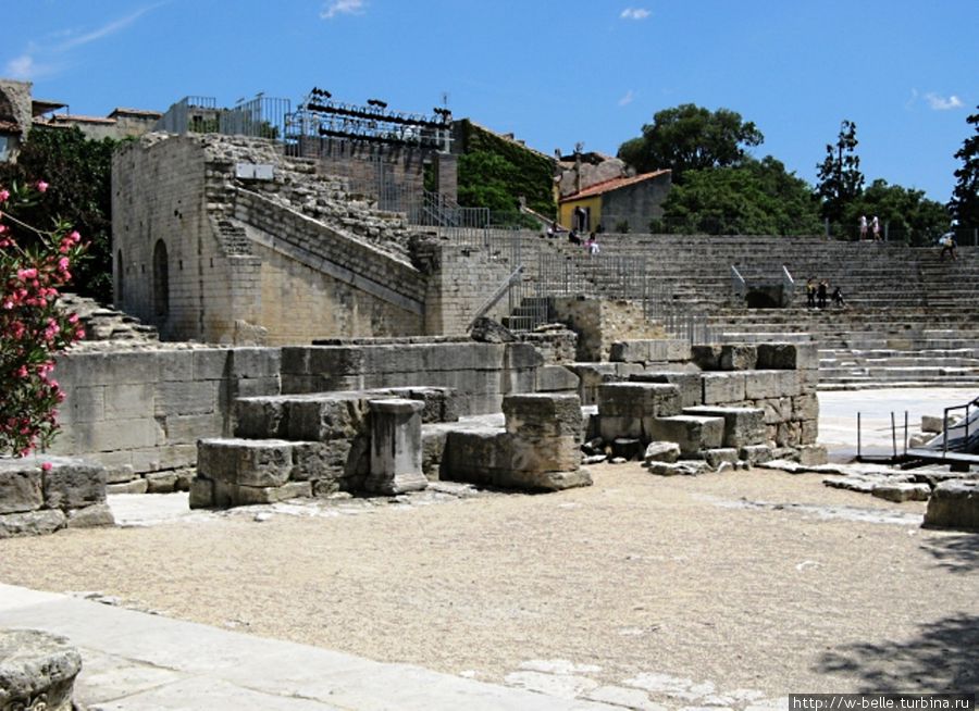 Римскому театру в Арле более 2-х тысяч лет. Арль, Франция