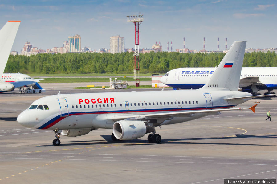 Огромное количество самолётов ГТК Россия Санкт-Петербург, Россия