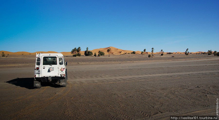 На джипе вокруг дюн Мерзуги Мерзуга, Марокко
