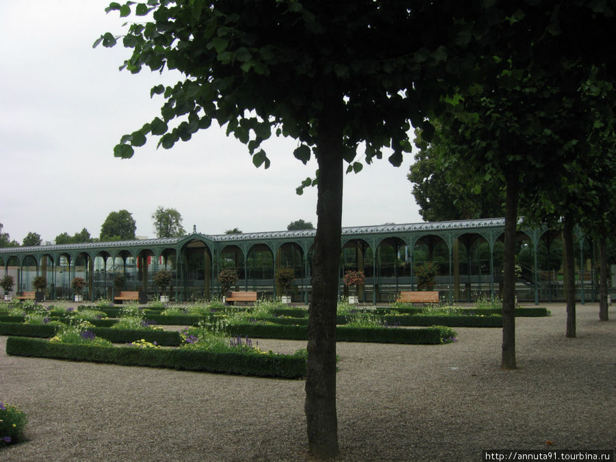 Когда маршрут закончился у вокзала, мы отправились в сады Херренхойзер Гэртен (Herrenhäuser Gärten) Ганновер, Германия