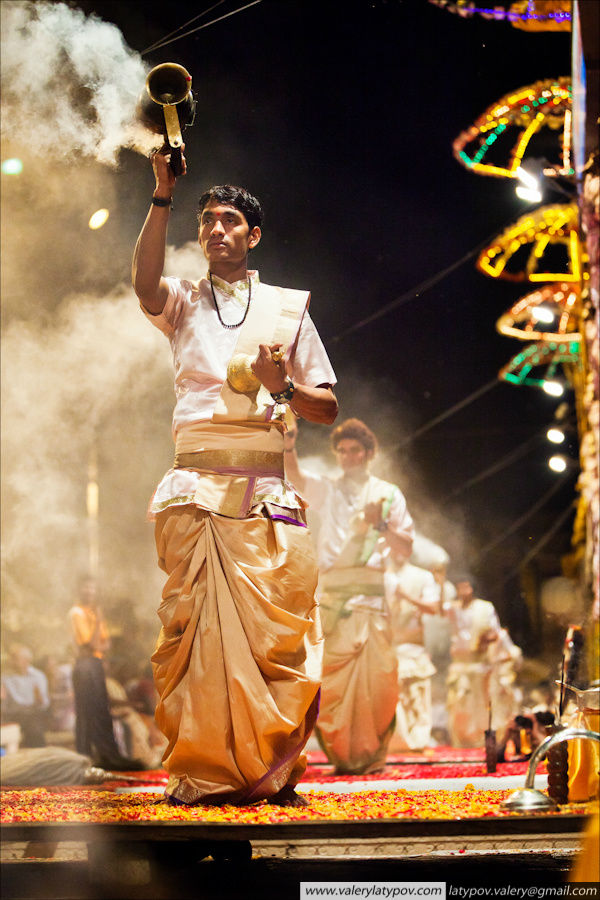 Церемония Ganga Maha Aarti Варанаси, Индия